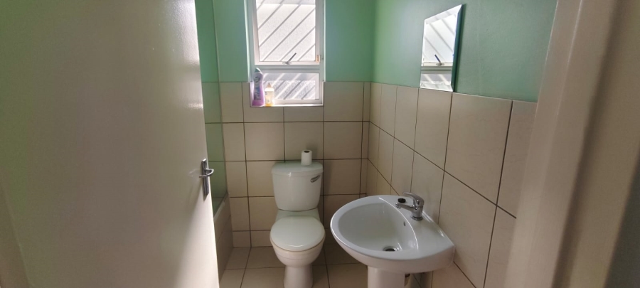 5 Bedroom Property for Sale in Strandfontein Village Western Cape